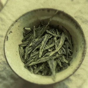 pma_陶器に入った爽やかな緑茶